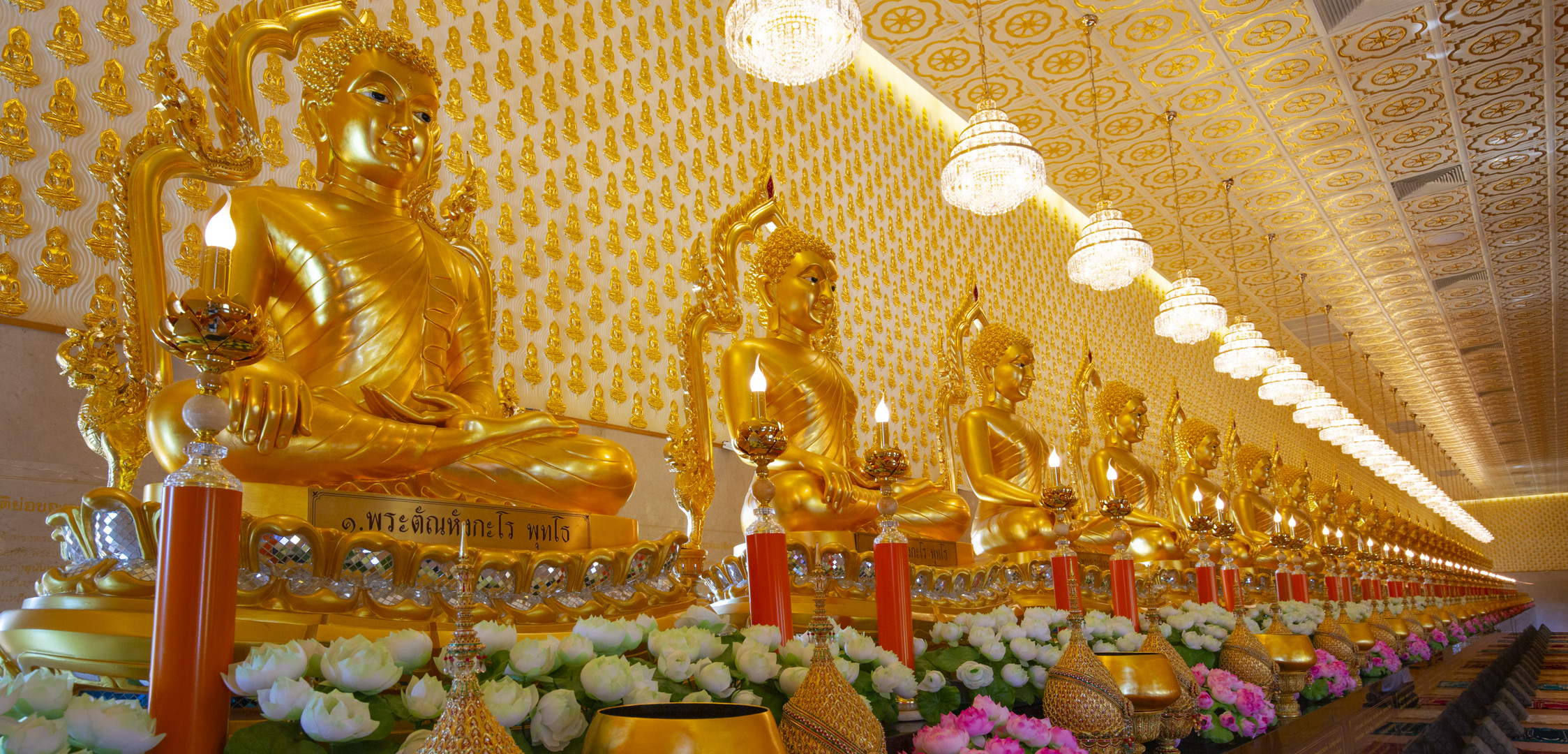 Die 28 Buddhas im Goldenen Tempel Foto & Bild asia, thailand