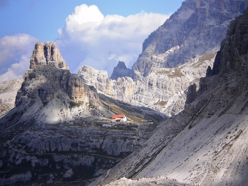 Die 3-Zinnenhütte in den Dolomiten