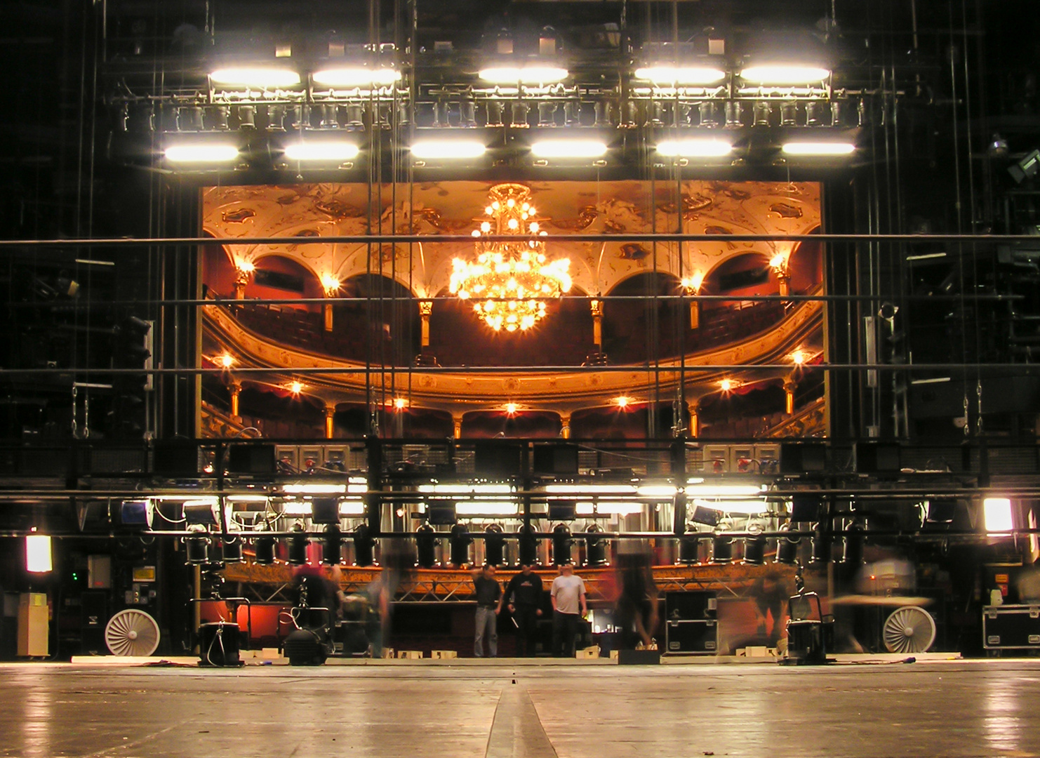 Die 4. Wand -     Staatstheater Wiesbaden