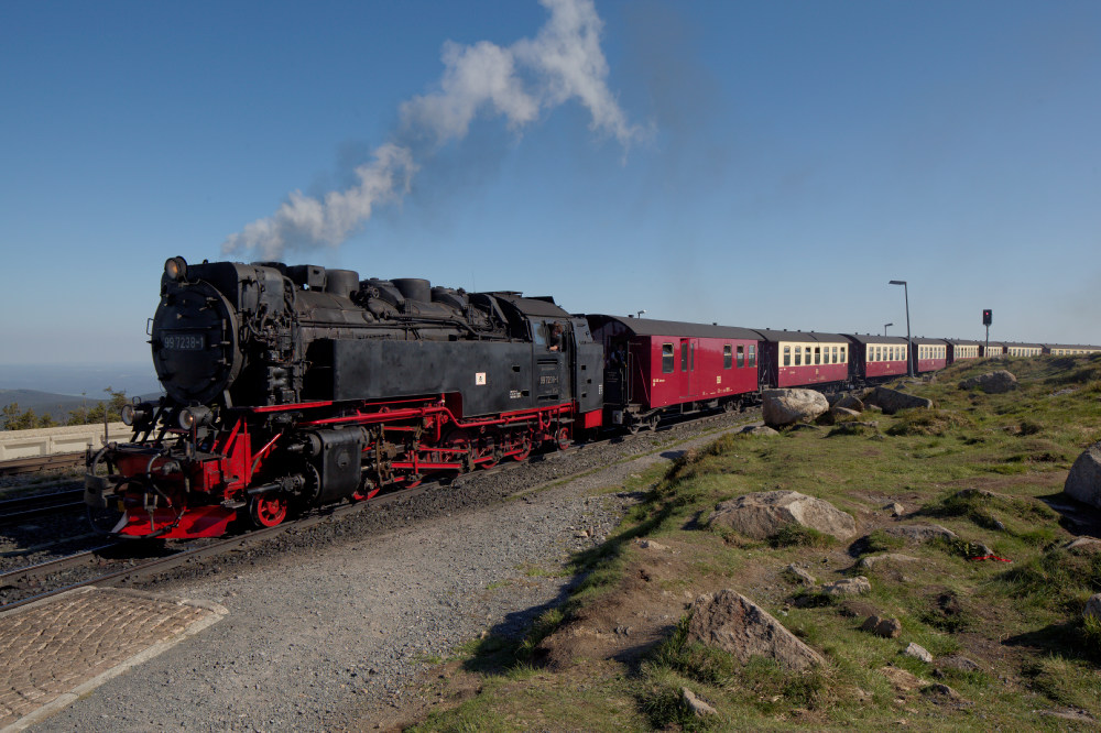 Die 997238-1 erreicht den Brockenbahnhof