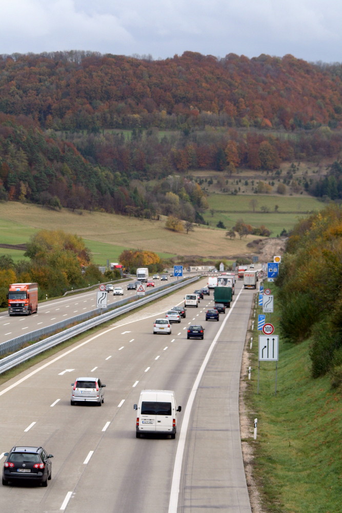 die A 8 bei Gruibingen