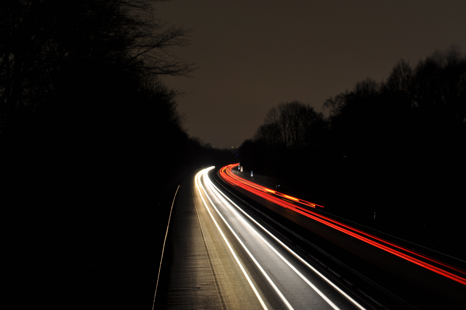 Die A43 bei Nacht.