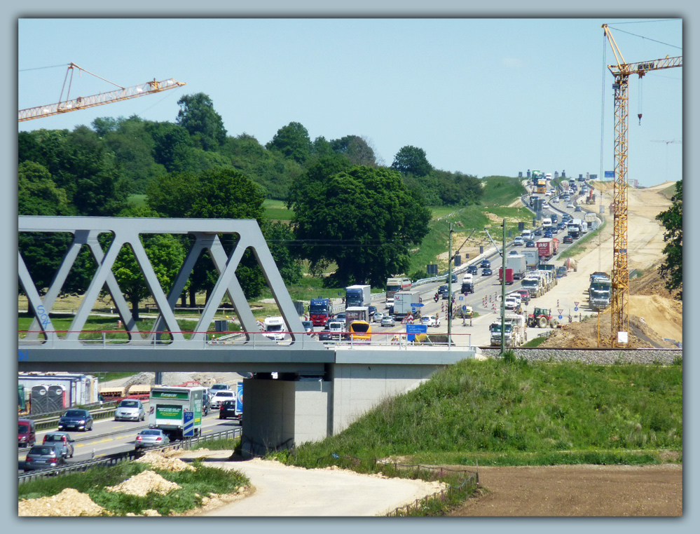 Die A8 wird sechsspurig ausgebaut.