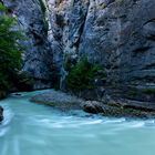 Die Aare zwängt sich in die enge Aareschlucht