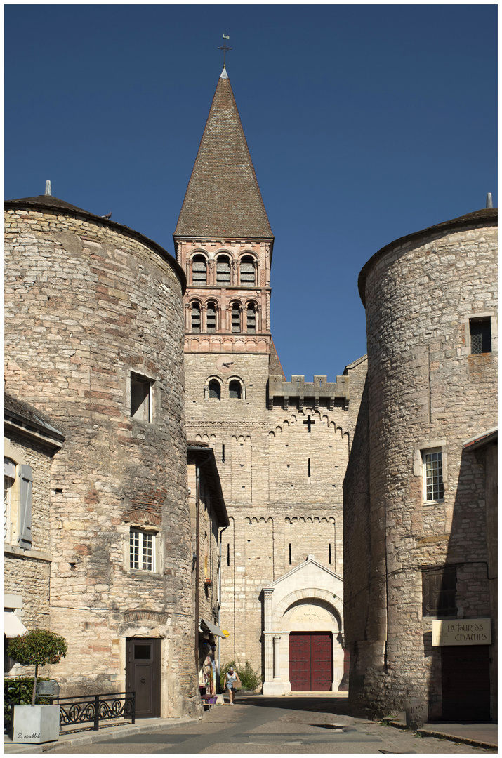 Die Abteikirche Saint-Philibert...