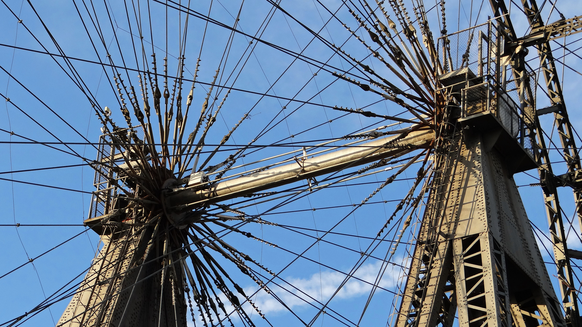 DIE ACHSE DES WIENER RIESENRAD - WIEN