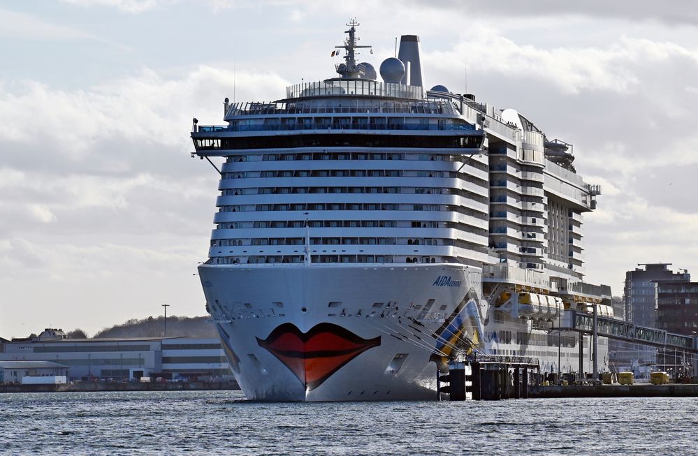 Die AIDA COSMA im Kieler Hafen Foto & Bild | deutschland, europe, schleswig- holstein Bilder auf ...