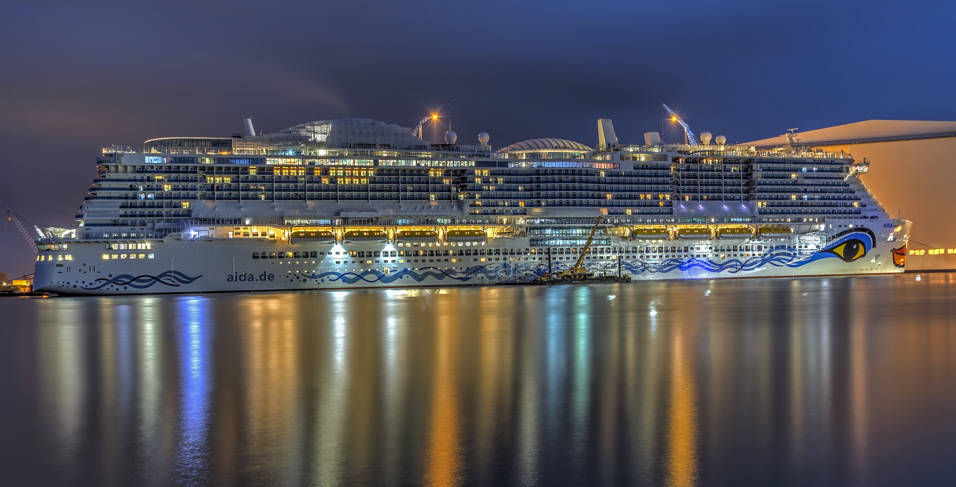 Die "AIDA Nova" bei der Meyer Werft Papenburg zur Ausrüstung