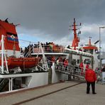 Die aktuelle Marinefarbe: ROT !   :-))