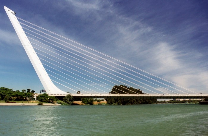 Die Alamillobrücke in Sevilla