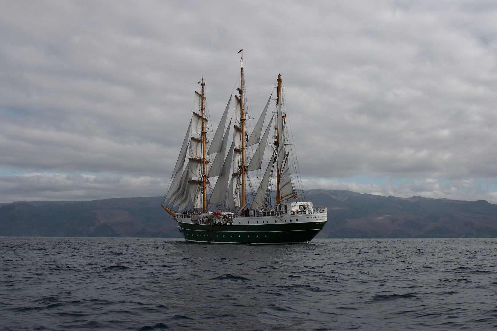 Die "Alexander von Humboldt II" vor Gomera