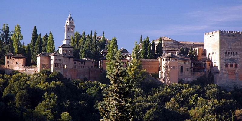 Die Alhambra im Morgenlicht