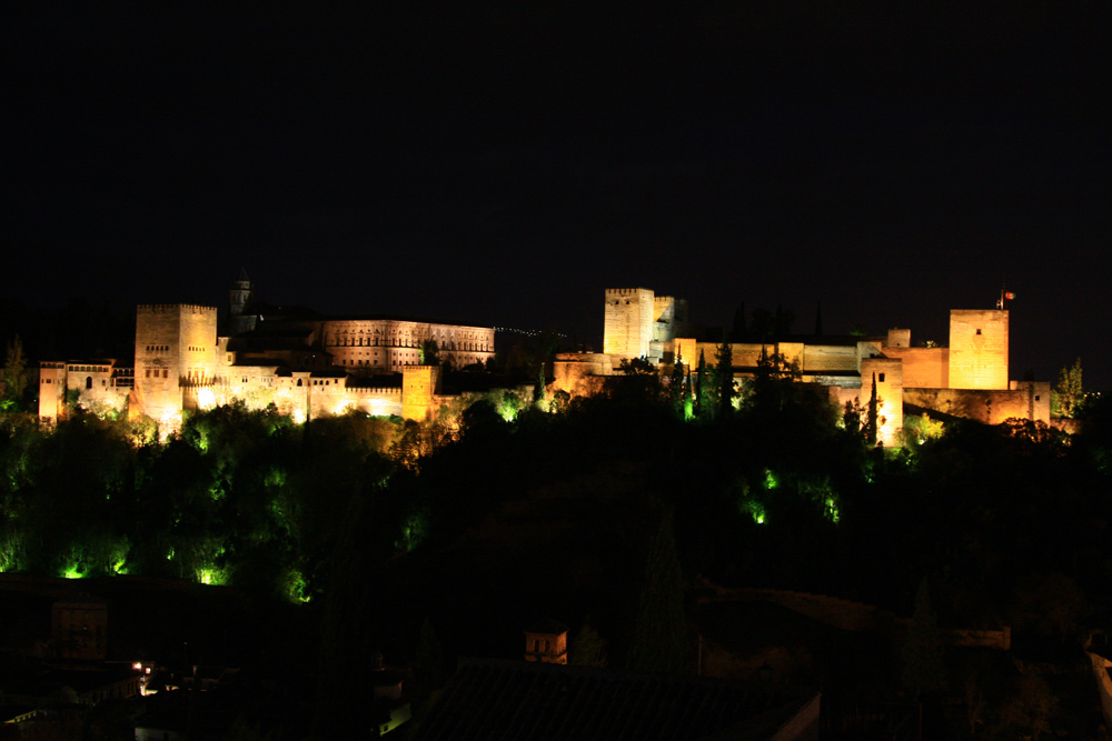 Die Alhambra in der Nacht