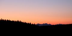 Die Alpen im morgendlichen Gegenlicht