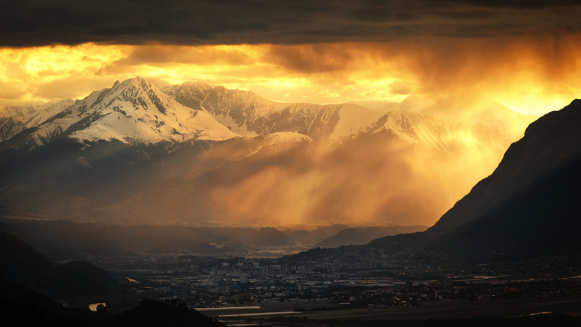 Die Alpen und das Abendlicht