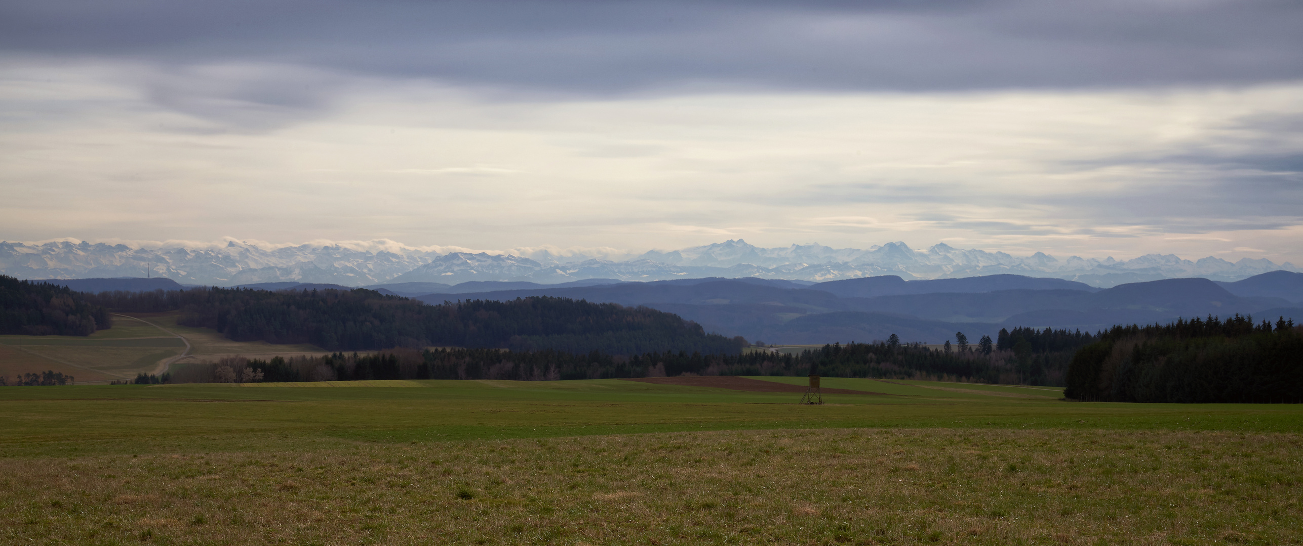 die Alpen zeigen sich.