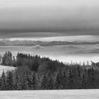 die Alpen zeigen sich schemenhaft