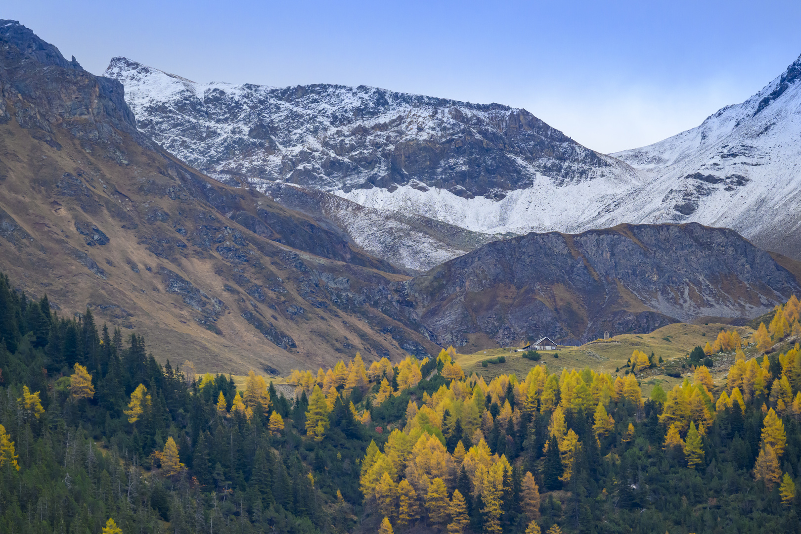 Die Alphütte ist bereit für den grossen Schnee