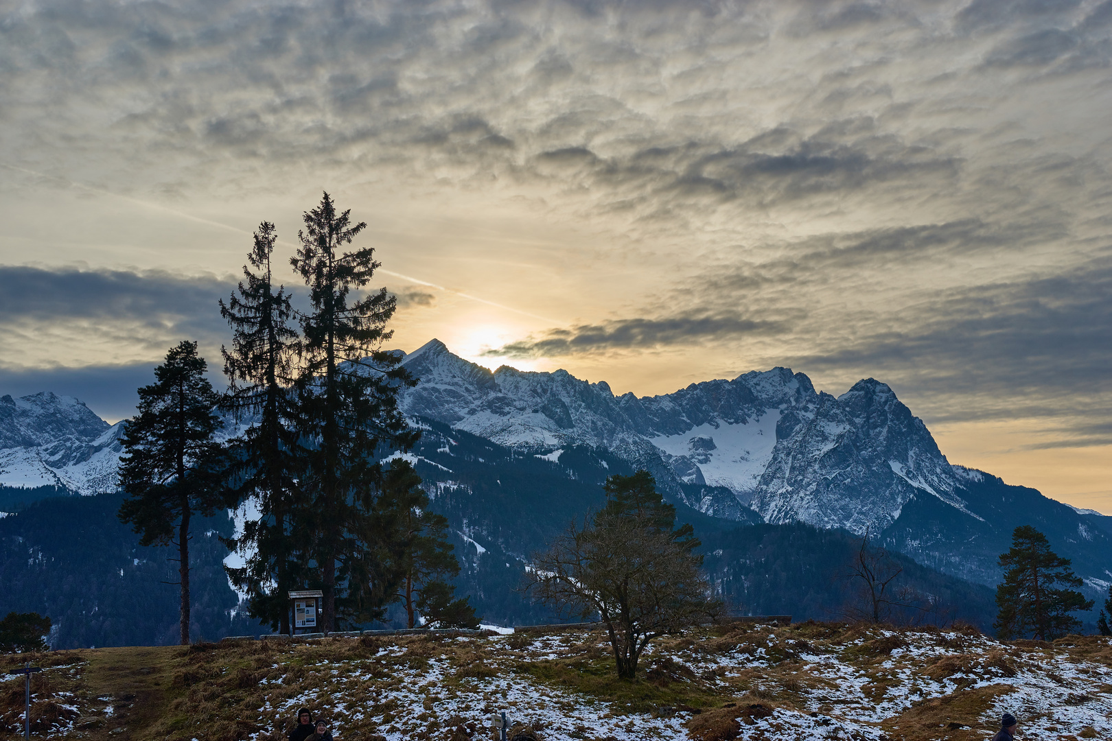 Die Alpspitze, die Zugspitze und die Waxensteine 