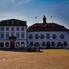 Die alte Apotheke und das Rathaus