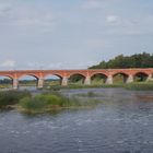 Die alte Backsteinbrücke über den Fluss Venta