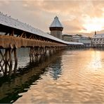 Die alte Brücke im Schnee