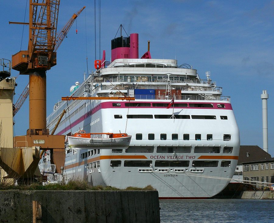 Die alte Dame bekommt noch ein Rettungsboot