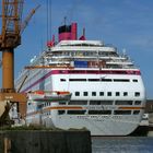 Die alte Dame bekommt noch ein Rettungsboot