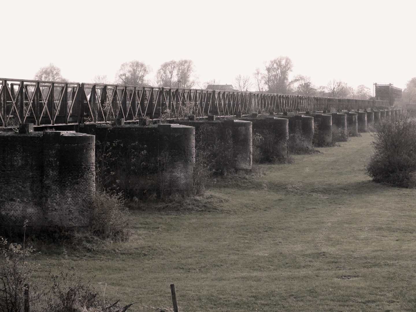 Die alte Eisenbahnbrücke