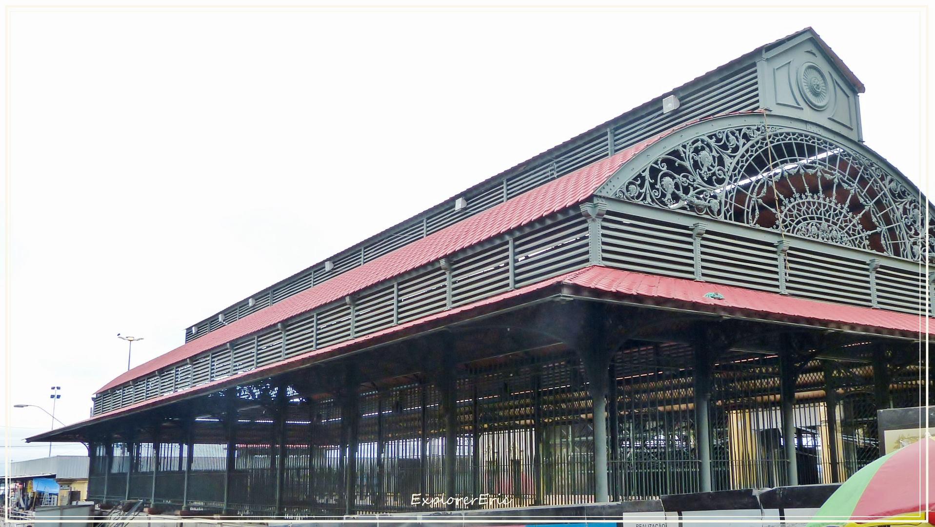 die alte Fischmarkthalle am Hafen von Manaus........