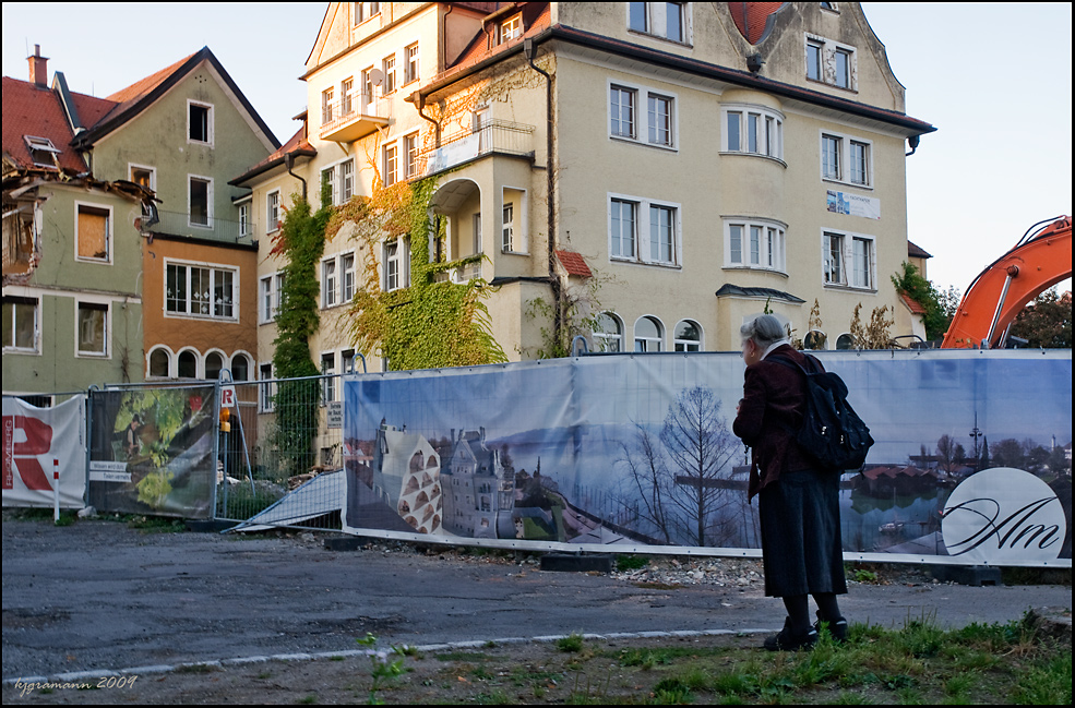 die alte frau - ihre alte wohnung ....