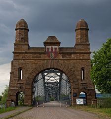 Die alte Harburger Elbbrücke...