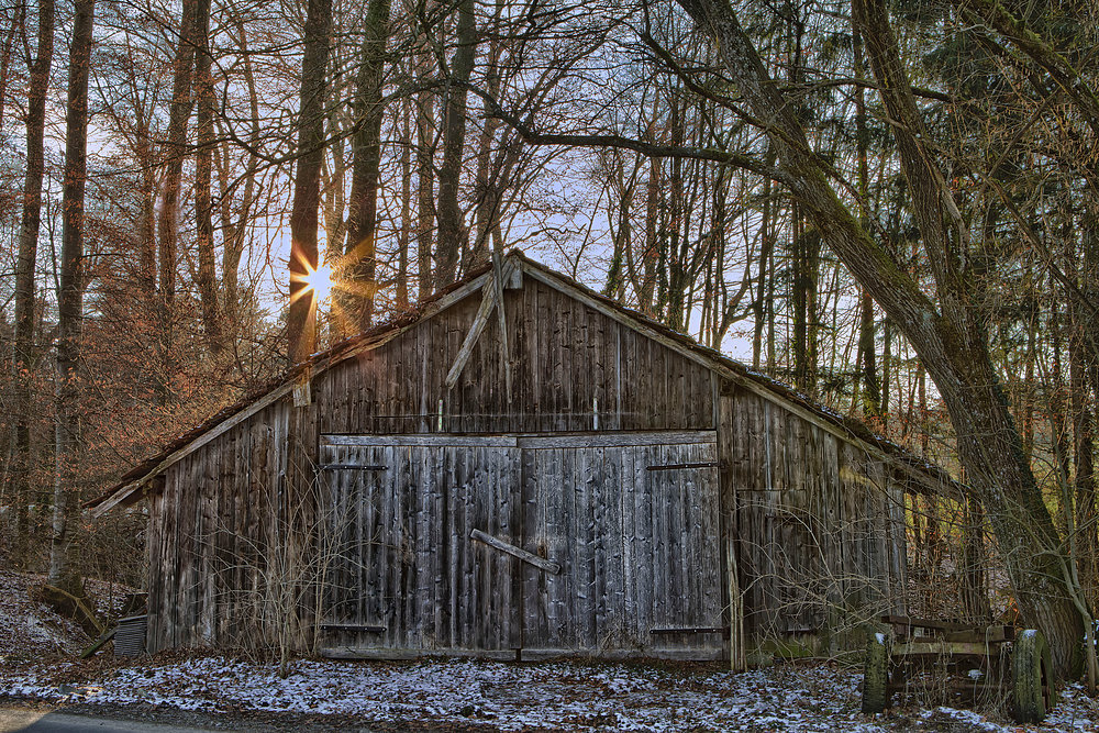 Die alte Hütte an der Straße