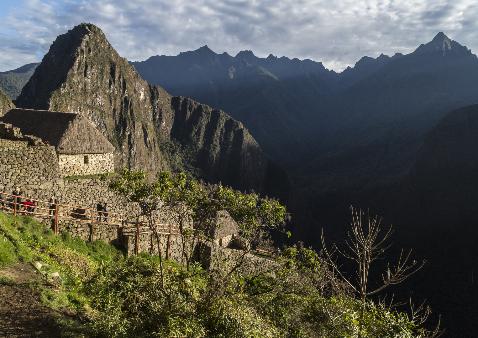 Die alte Inkastadt Machu Picchu mit dem Berg Wayna Picchu im Hintergrund