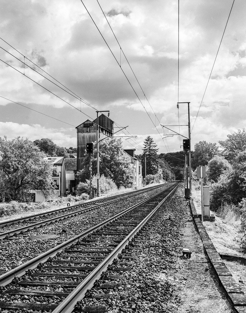 Die alte Mühle am Bahndamm