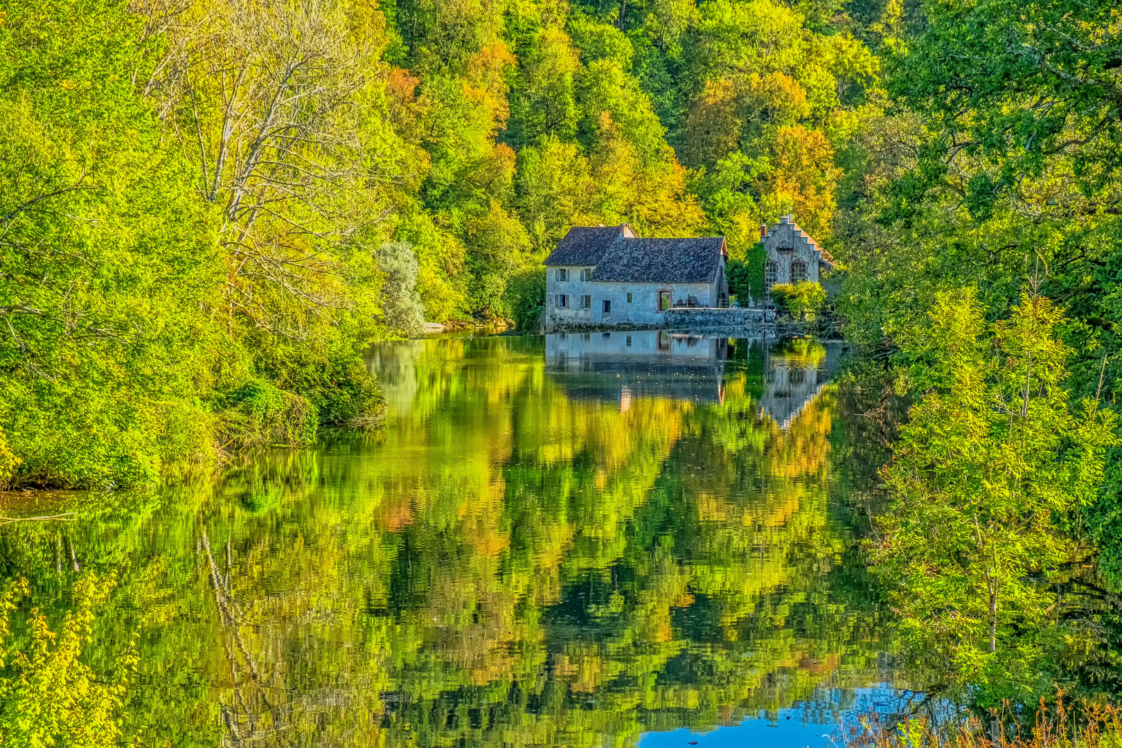 Die alte Mühle im Herbst