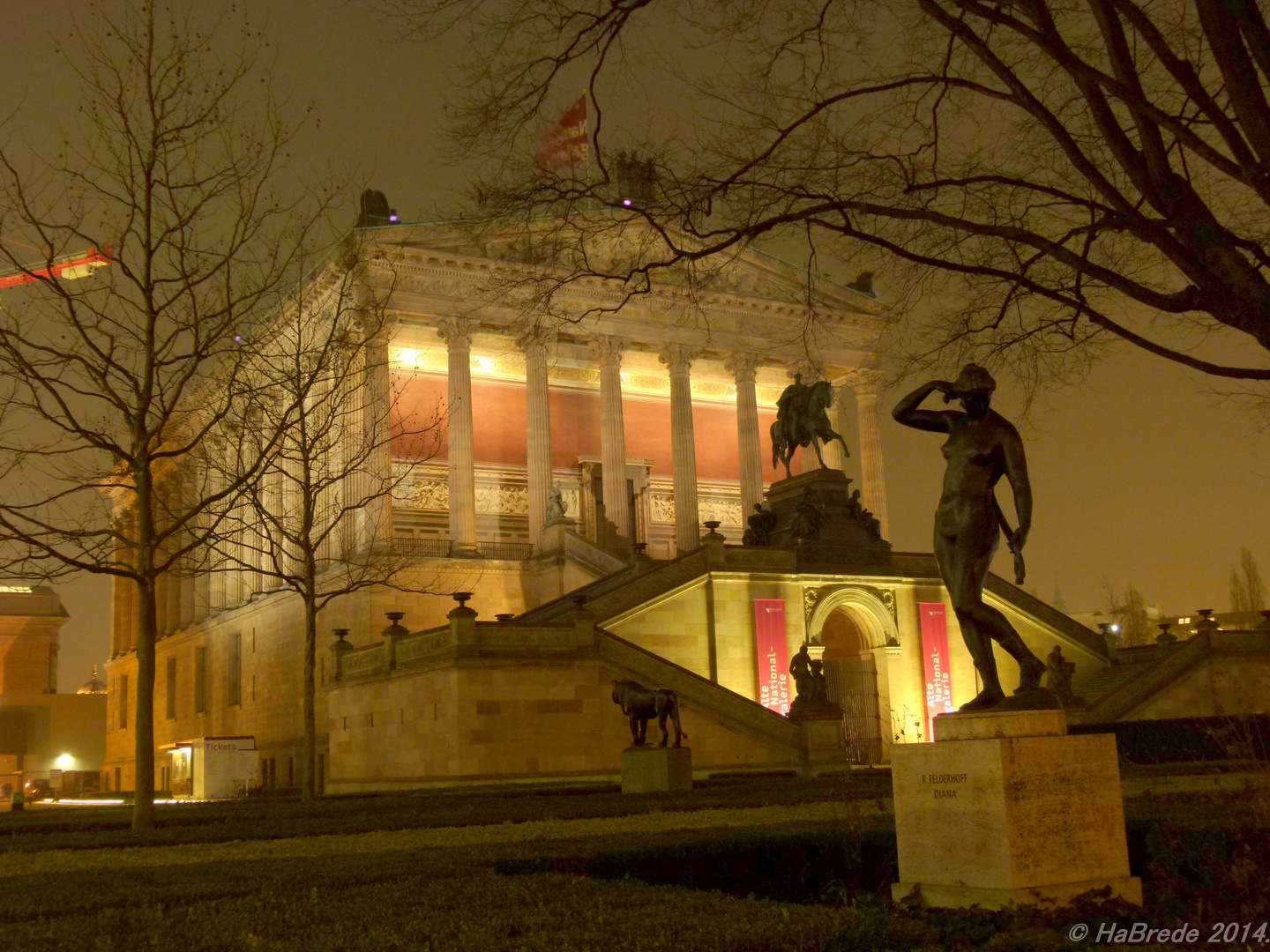 Die Alte Nationalgalerie bei Nacht