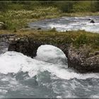 Die alte Steinbrücke . . .