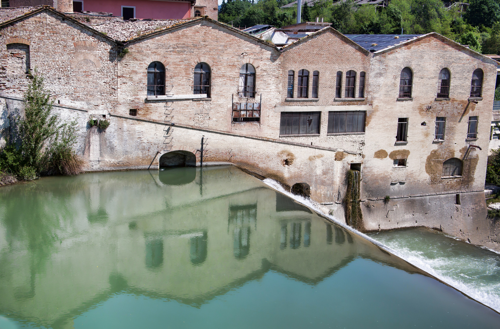 die alte, stillgelegte Papierfabrik in Fermignano