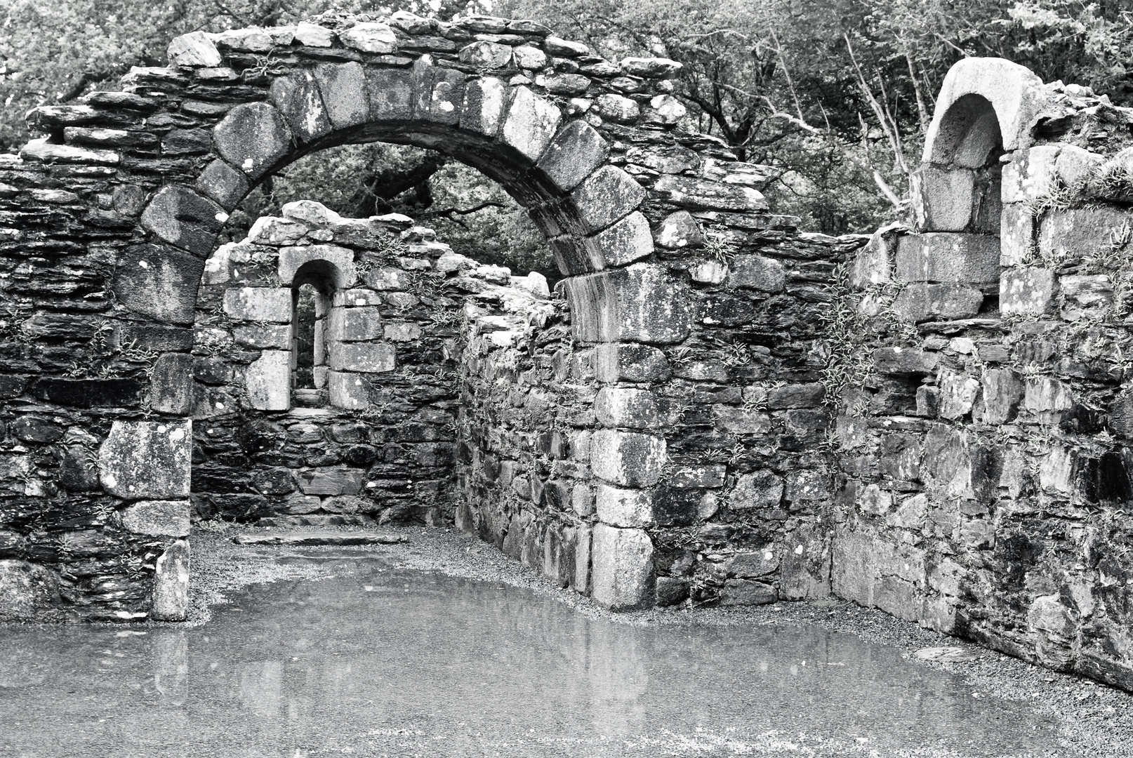 Die alten Mauern von Glendalough