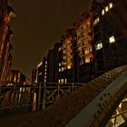 Die alten Speicher und Brücken in der Hamburger Speicherstadt sind toll beleuchtet