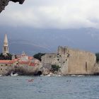 "Die Altstadt von Budva mit der katholischen und serbisch-orthodoxen Kirche..."