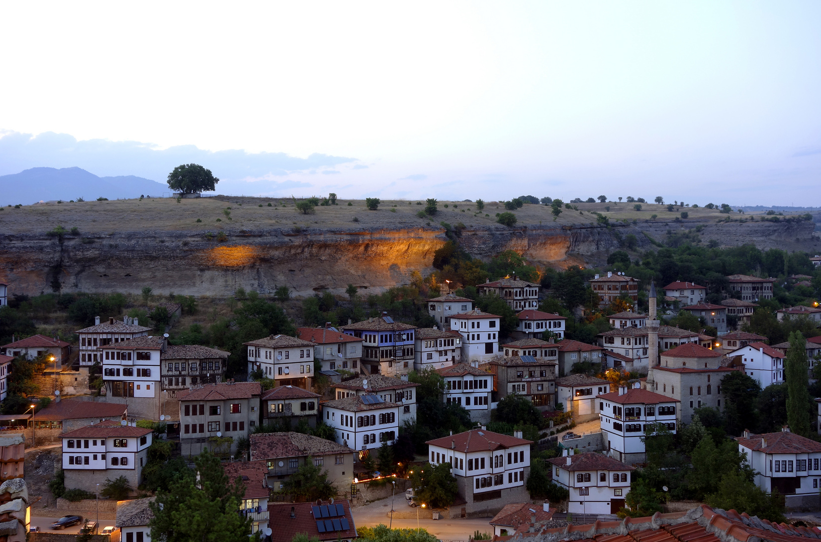 Die Altstadt von Safranbolu unter dem Baum