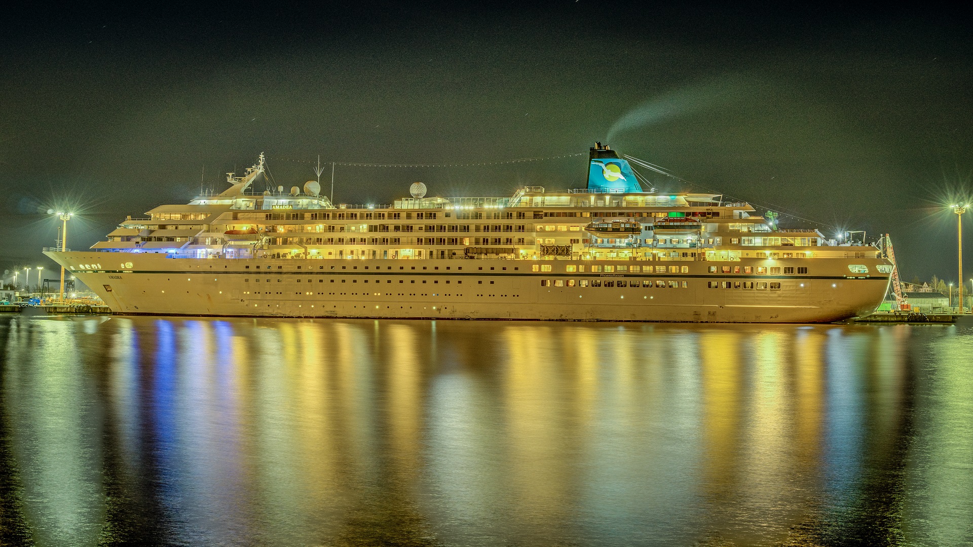 die "Amadea" am frühen Morgen