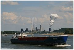 Die Amadeus IMO 9232498 auf dem Rhein bei Duisburg