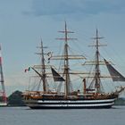 Die "Amerigo Vespucci" verläßt Hamburg