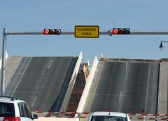 Die Ampeln der Südseite der Drehbrücke