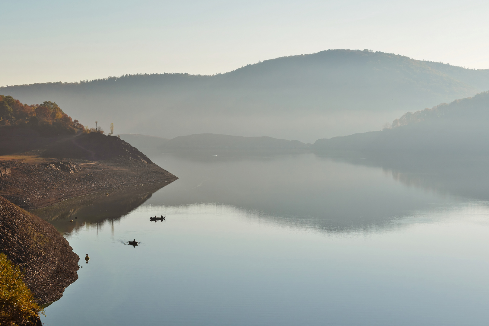 Die Angler in der Stille