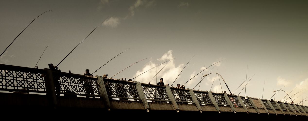 Die Angler von der Galata Brücke