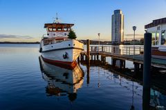 Die Anlegestelle mit dem Dampferschiff 